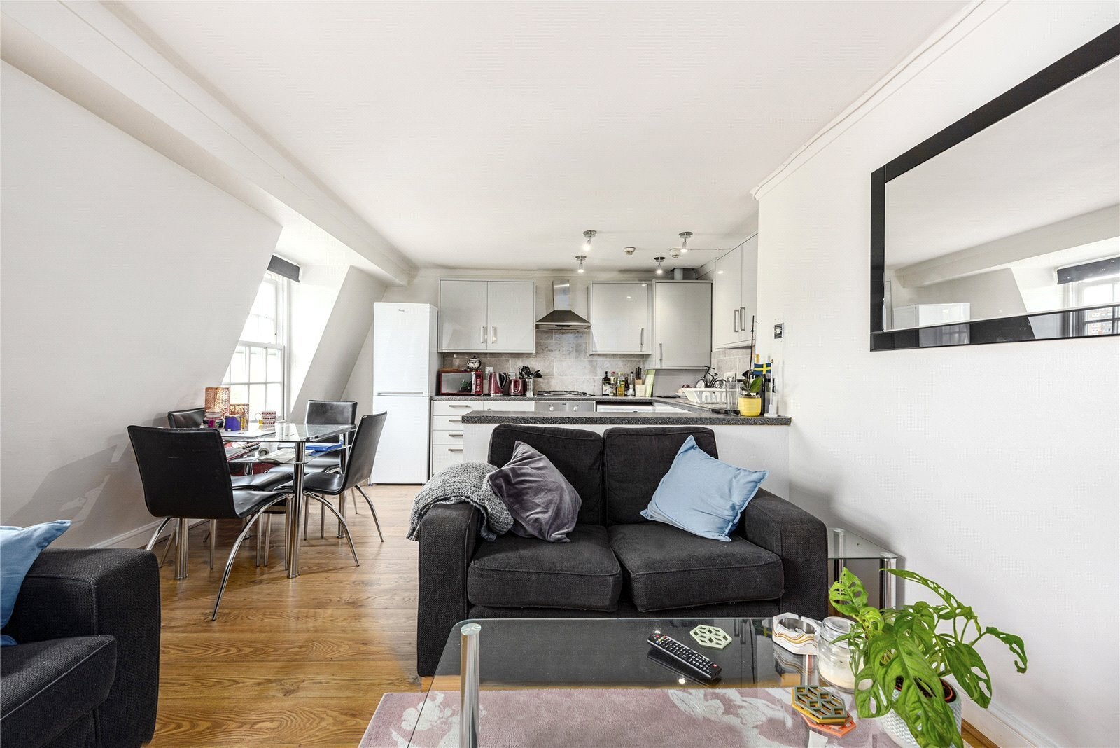 Flat Clifton Gardens in City of Westminster