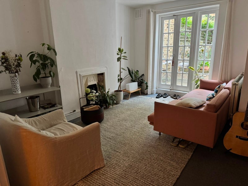 Room Burgh Street in Greater London