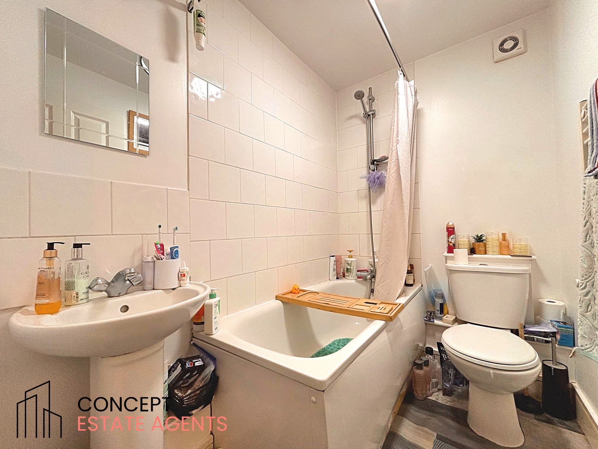 Flat Charlmont Road in Greater London
