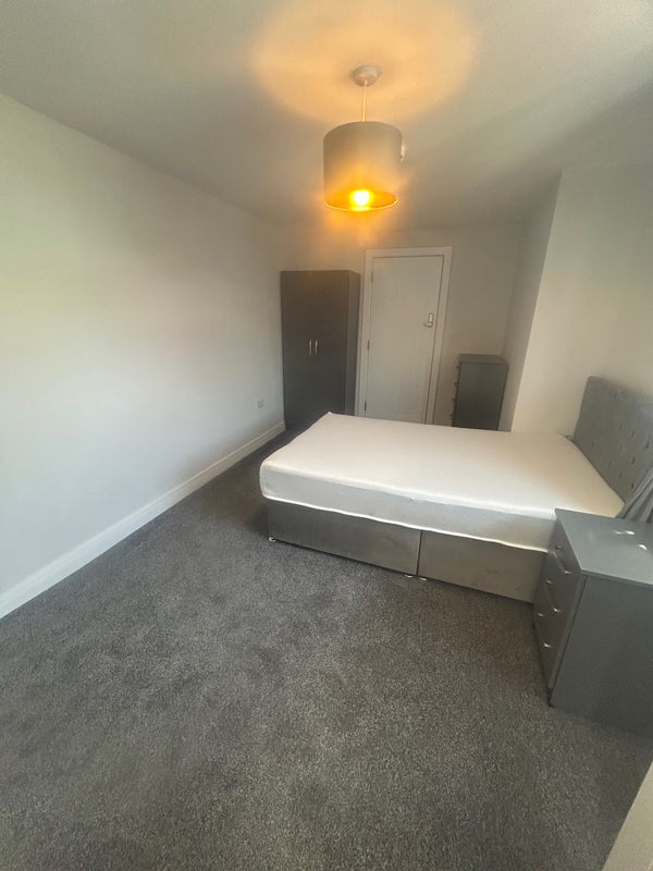 Room Albert Road in Tamworth