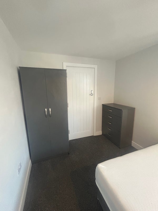 Room Albert Road in Tamworth
