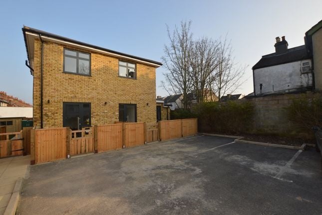 House Whitehorse Road in Greater London