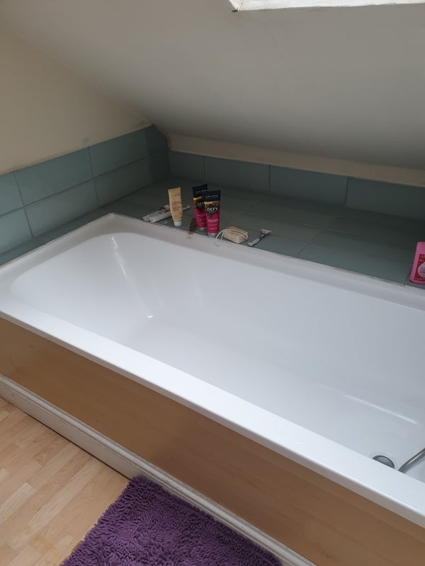 Room Leven Street in Glasgow