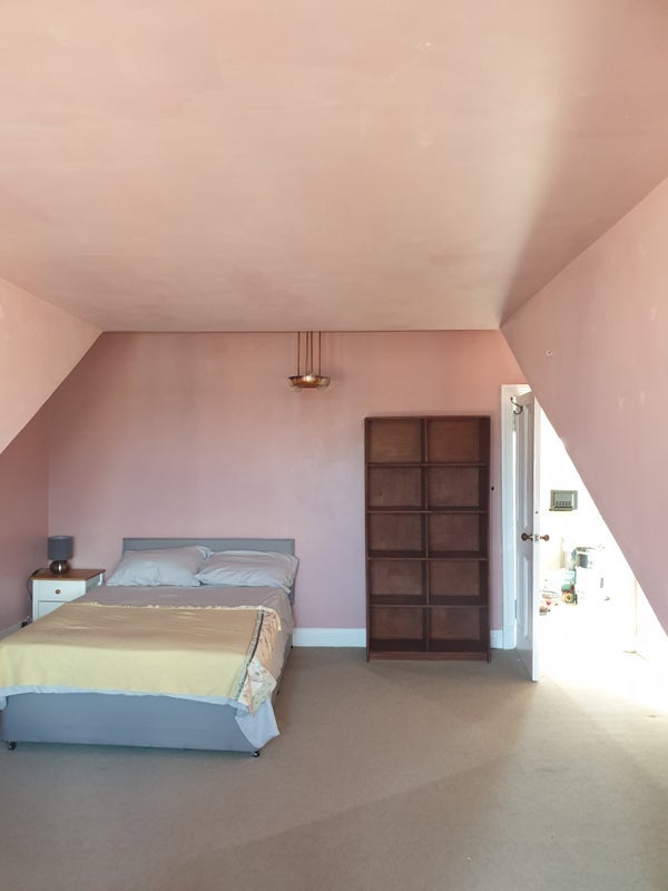 Room Leven Street in Glasgow