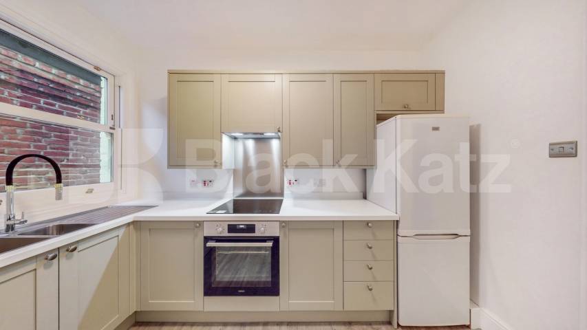 Flat Iverson Road in Greater London