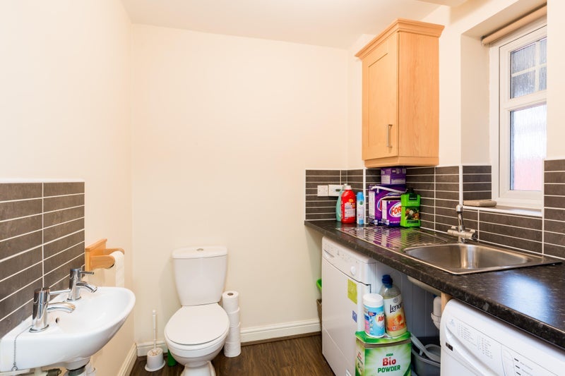 Room Cardinal Close in Birmingham