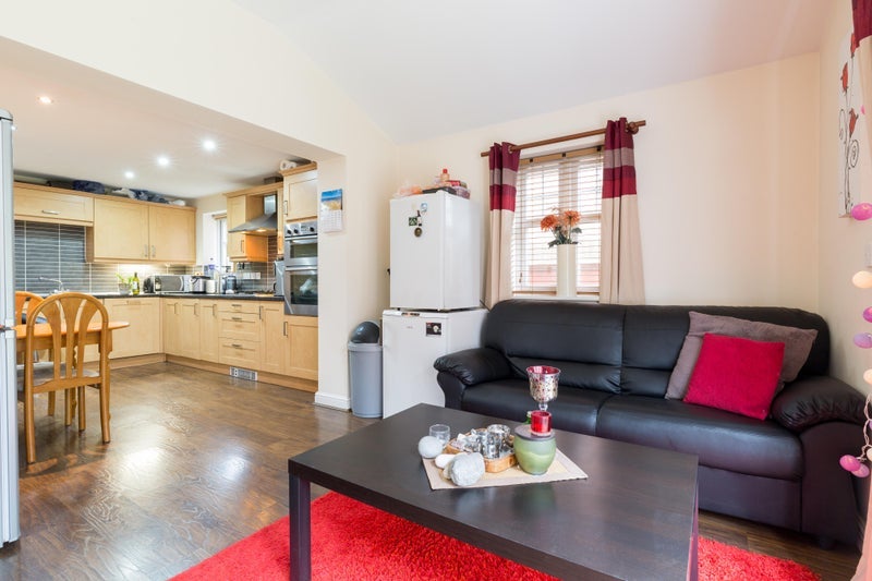 Room Cardinal Close in Birmingham