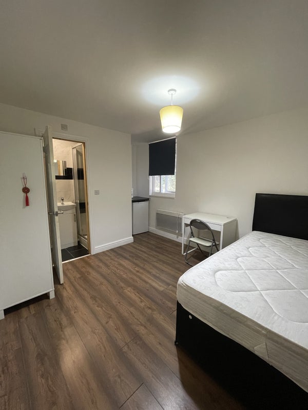 Flat George Robertson Close in Coventry