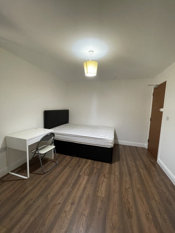 Flat George Robertson Close in Coventry