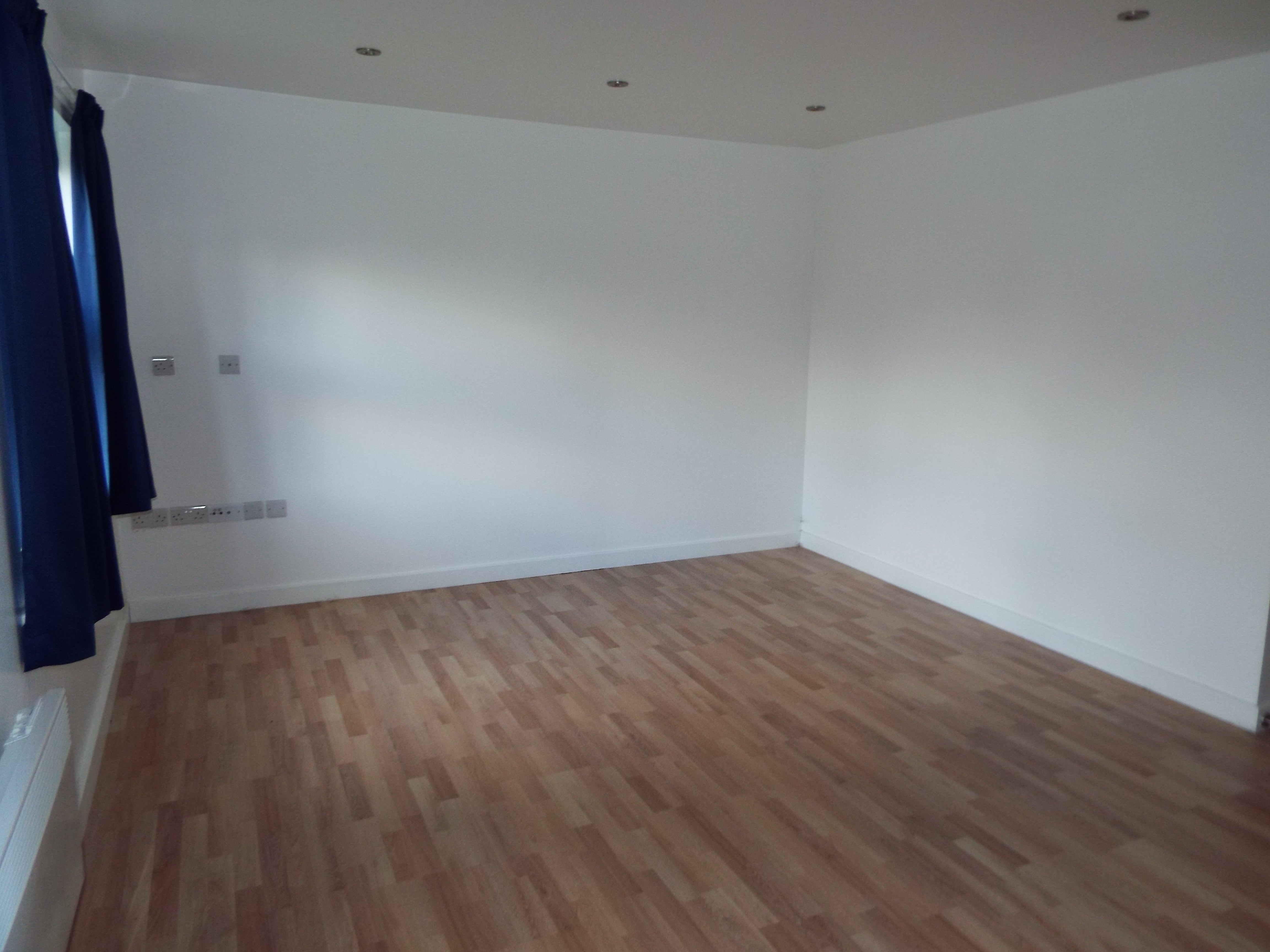 Flat Markfield Court in Leicester