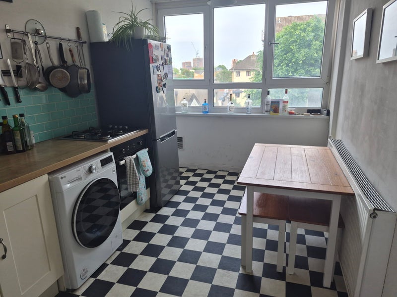 Room Garnies Close in Greater London