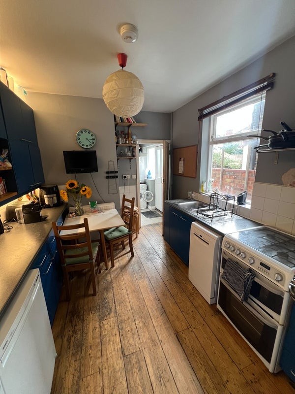 Room Elmdale Road in Bristol