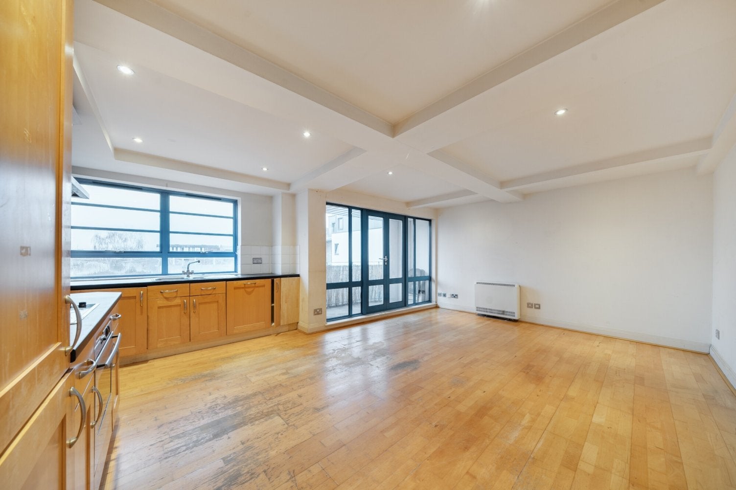 Flat Hawthorne Crescent in Greater London