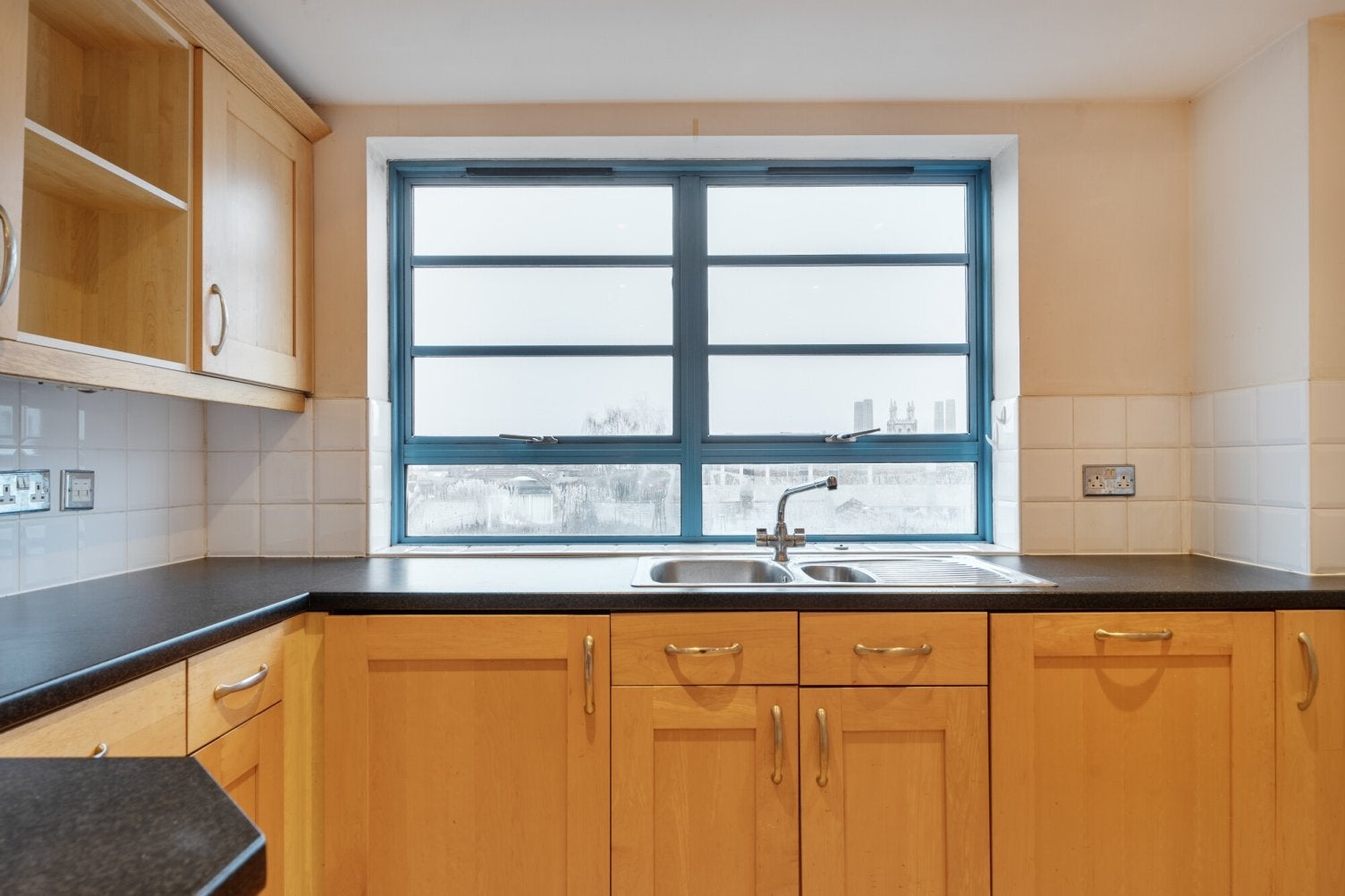 Flat Hawthorne Crescent in Greater London