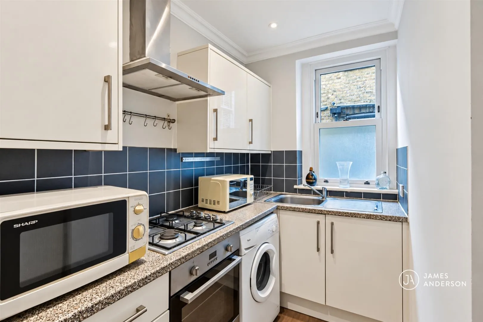 Flat Upper Richmond Road West in Greater London