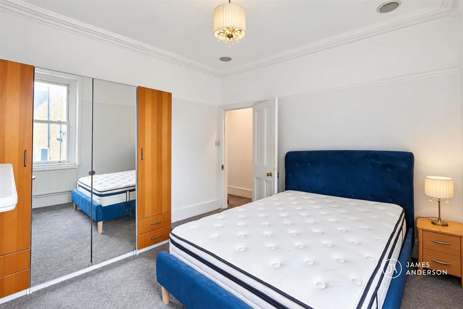 Flat Upper Richmond Road West in Greater London