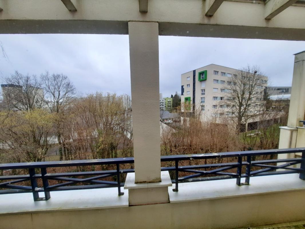 Flat Square Général Guy Delfosse in Rennes