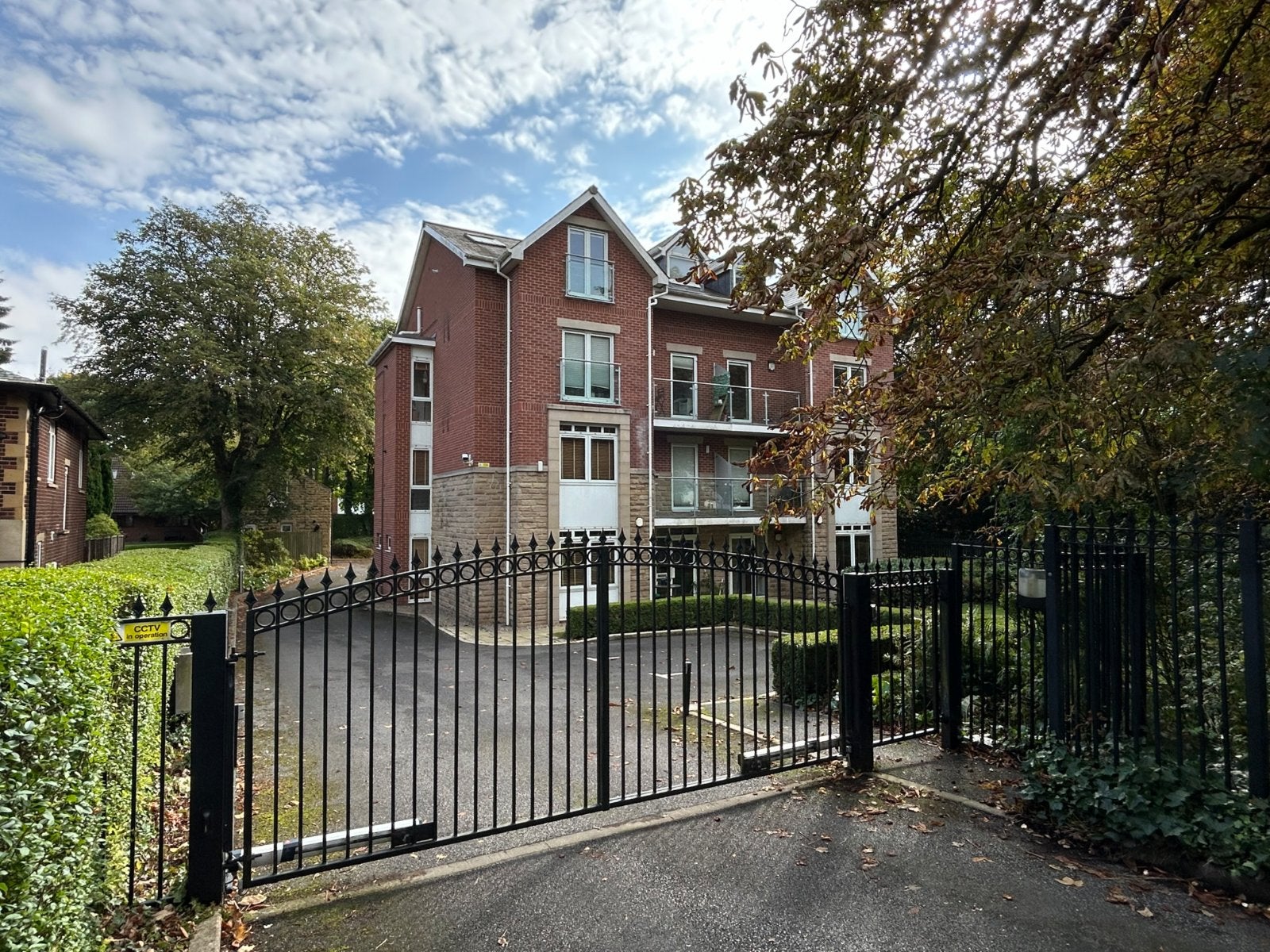Flat Wycliffe Drive in Leeds