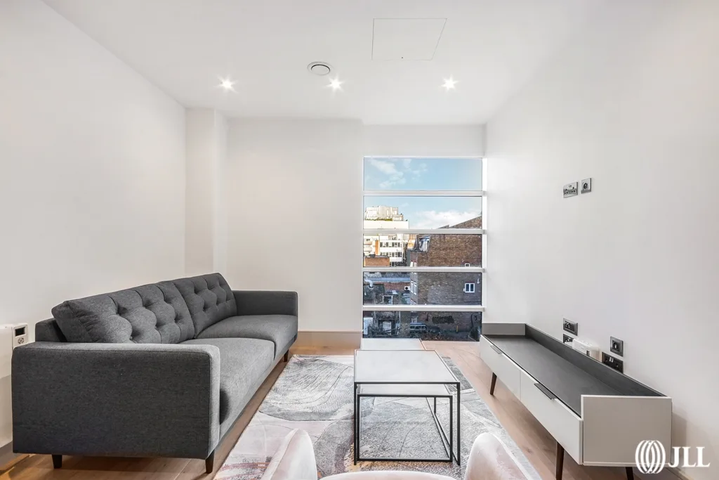 Flat Houghton Square in Greater London