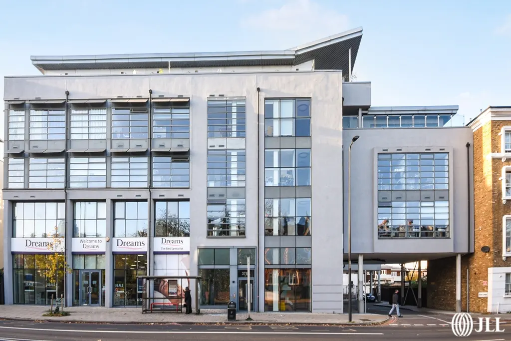 Flat Houghton Square in Greater London