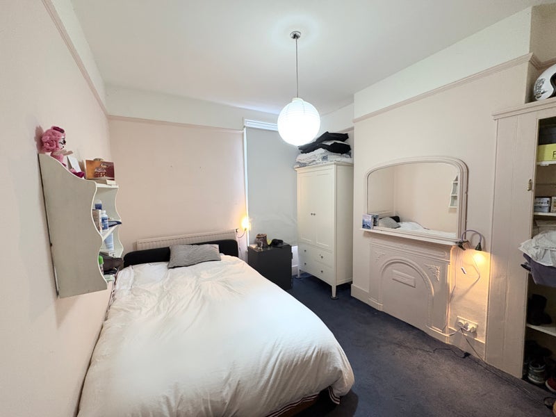 Room Purves Road in Greater London