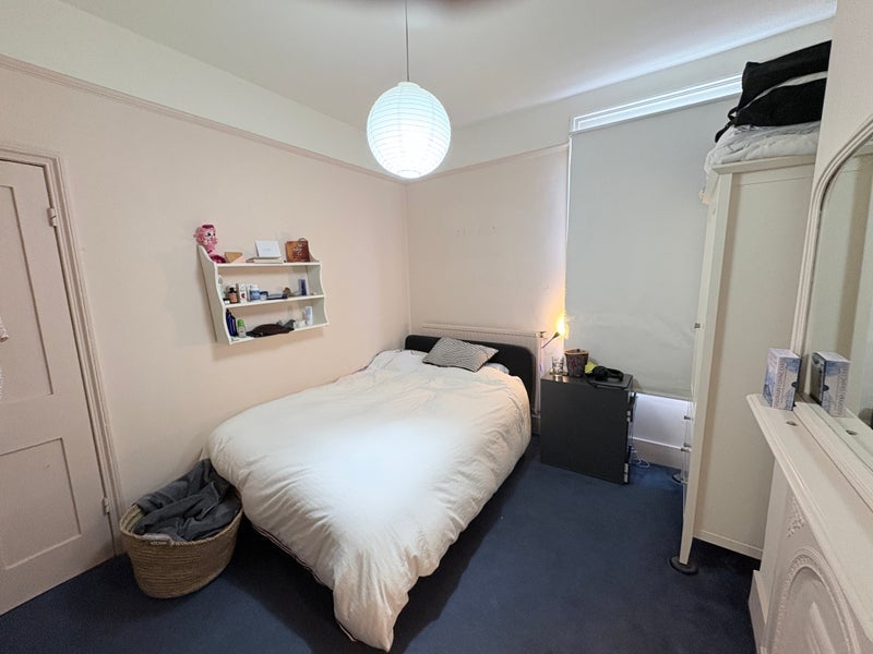 Room Purves Road in Greater London
