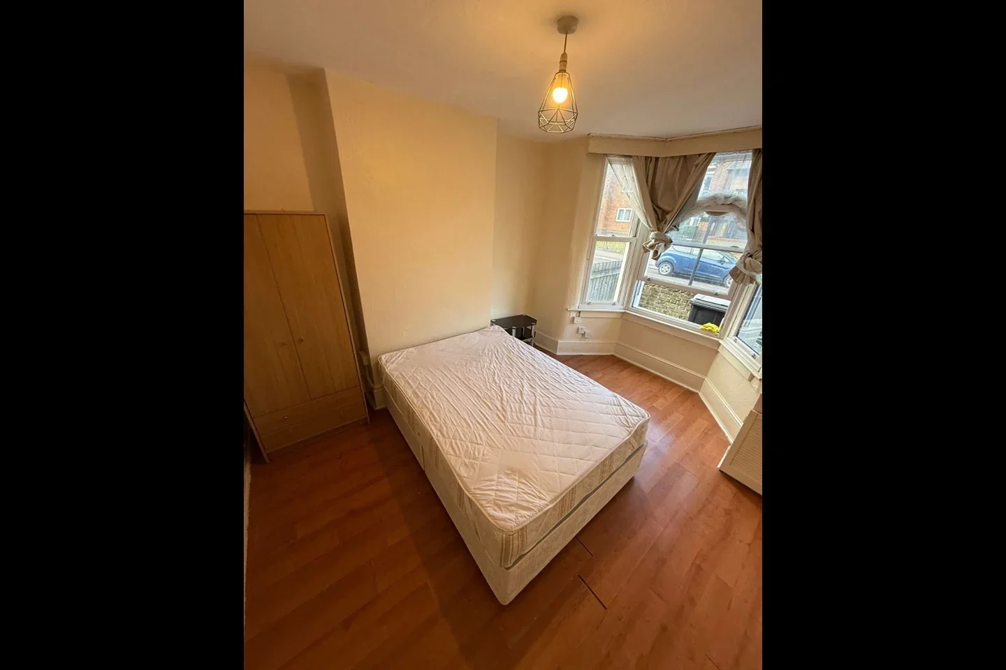 Room Asplins Road in Greater London