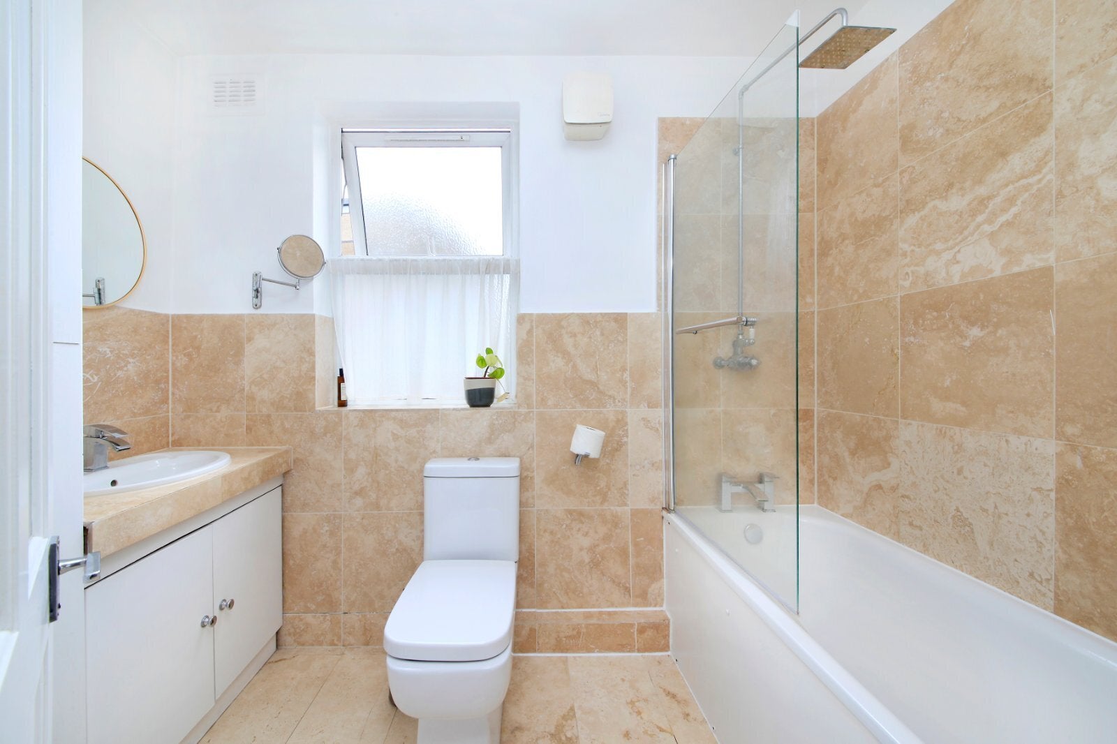 Flat Earlsfield Road in Greater London