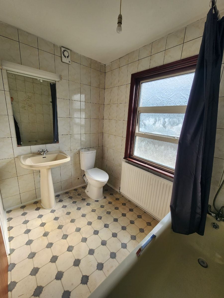 Room Brent View Road in Greater London