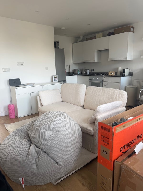 Flat Kempsford Gardens in Greater London