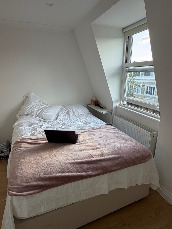 Flat Kempsford Gardens in Greater London