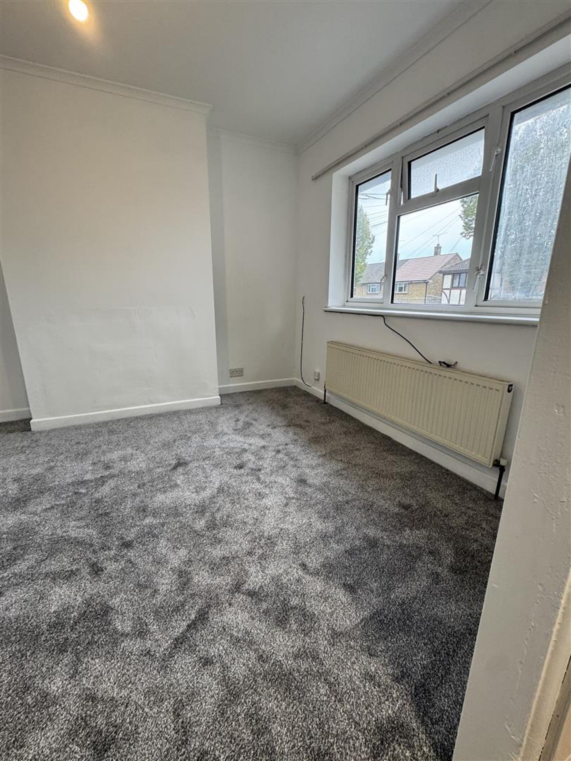 Flat Flemming Crescent in Southend-on-Sea