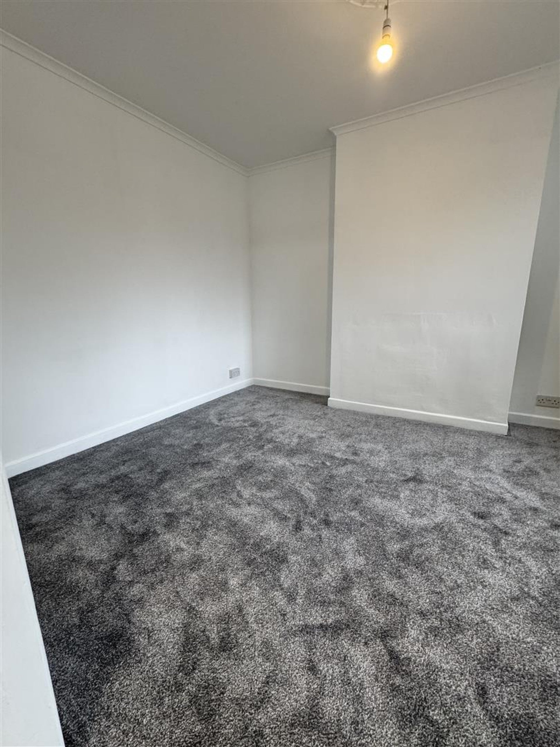 Flat Flemming Crescent in Southend-on-Sea
