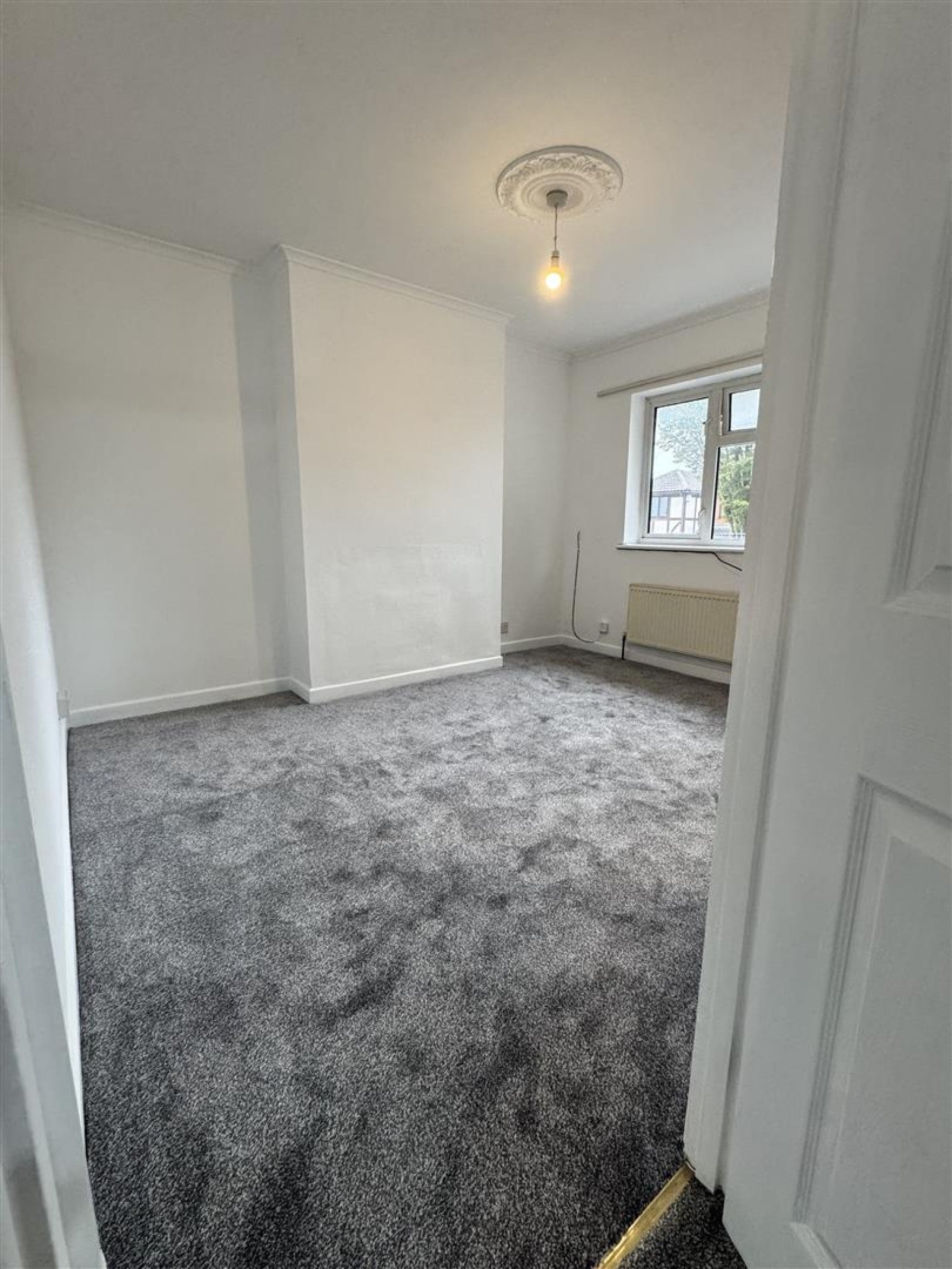 Flat Flemming Crescent in Southend-on-Sea