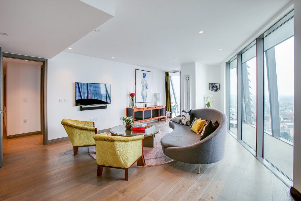 Flat Blackfriars Road in Greater London