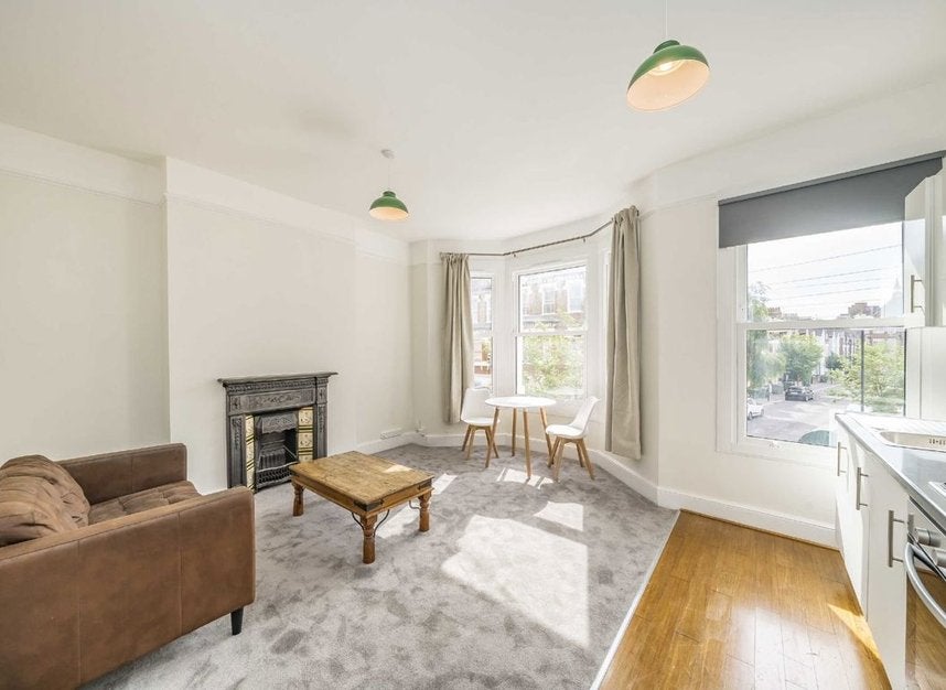 Flat Kenwyn Road in Greater London