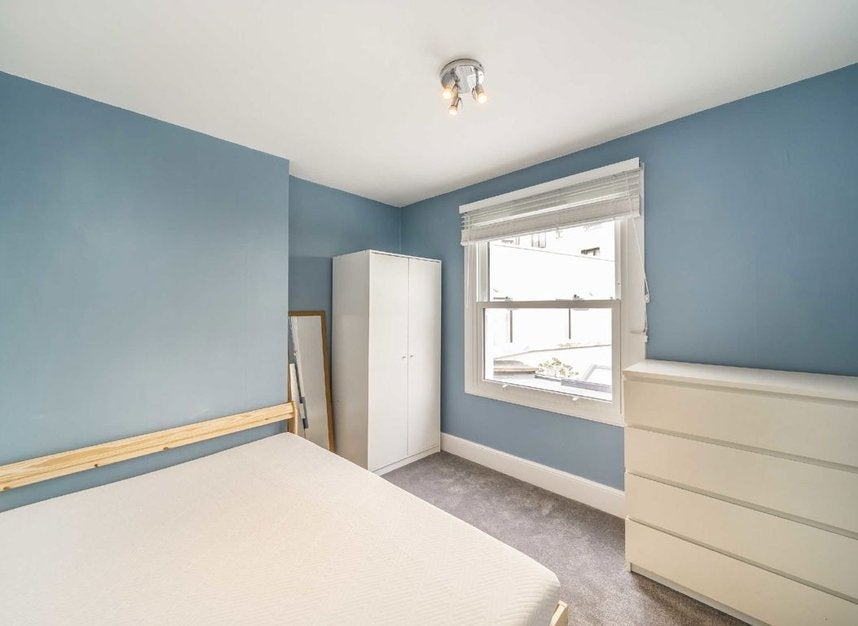 Flat Kenwyn Road in Greater London