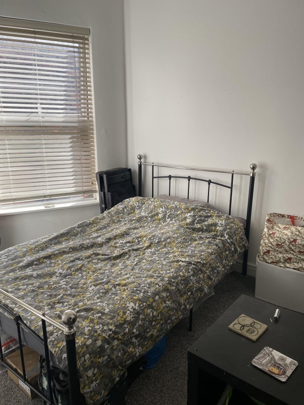 Room Van Dyke Street in Liverpool
