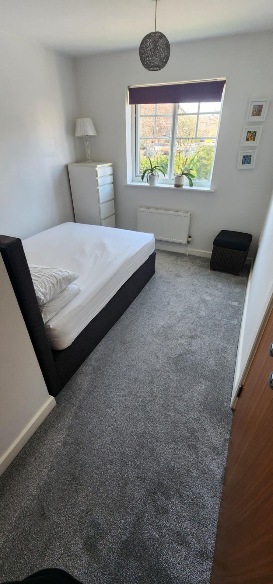 Flat Kennedy Road in Horsham