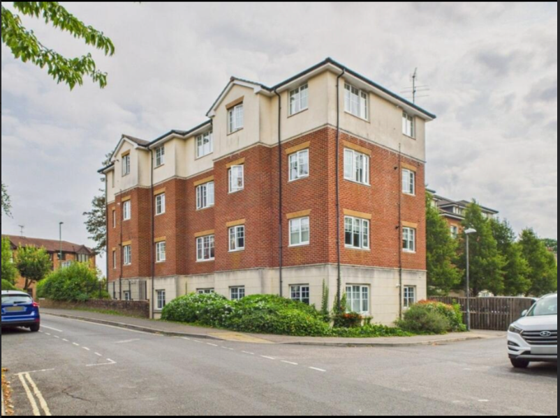 Flat Kennedy Road in Horsham