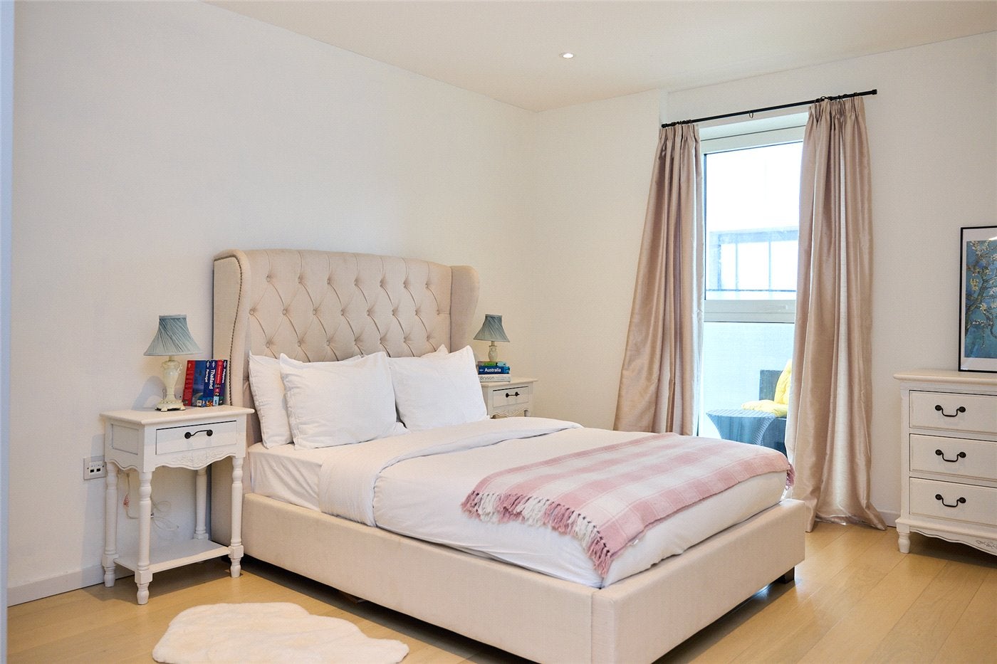 Flat Westfield Avenue in Greater London
