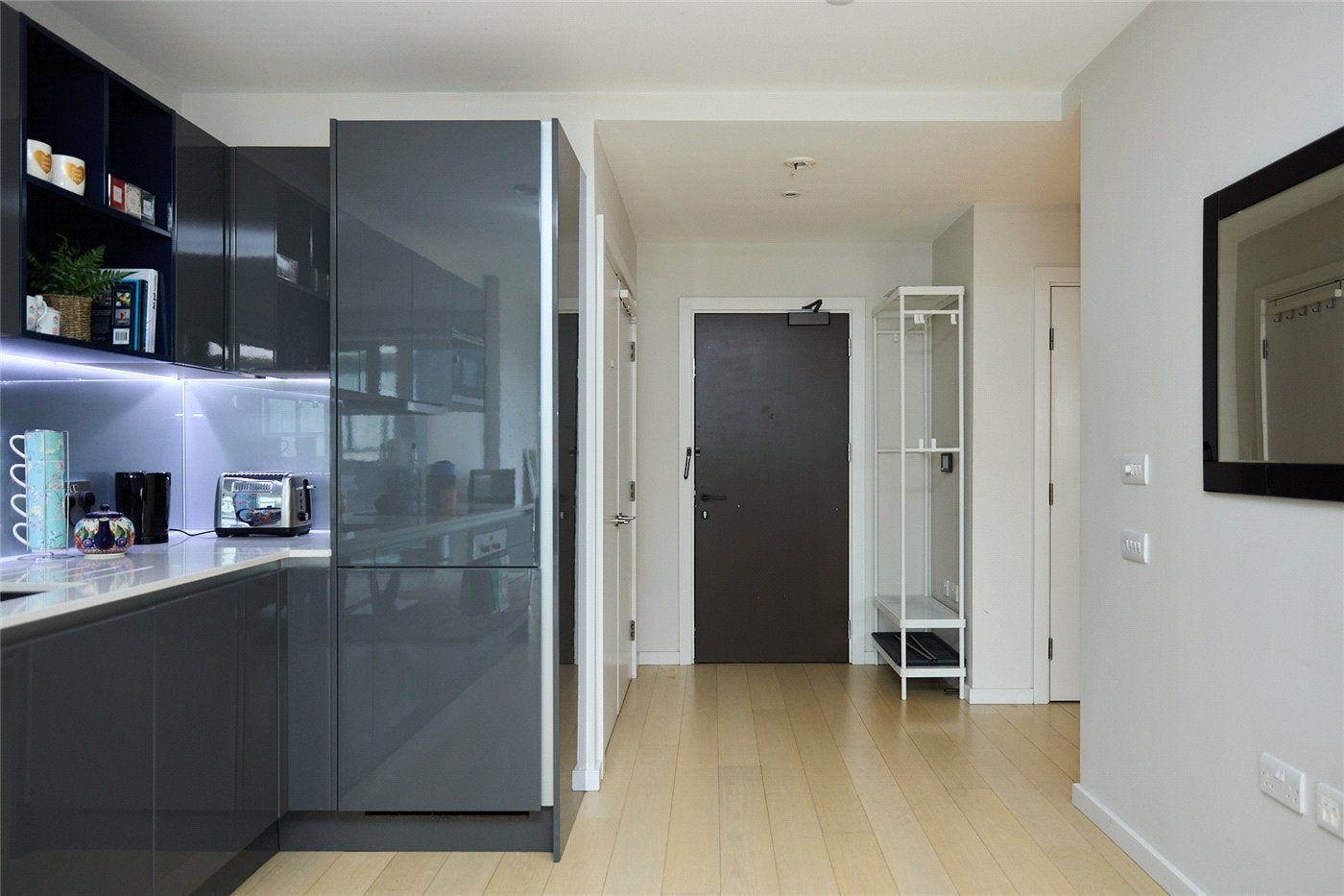 Flat Westfield Avenue in Greater London