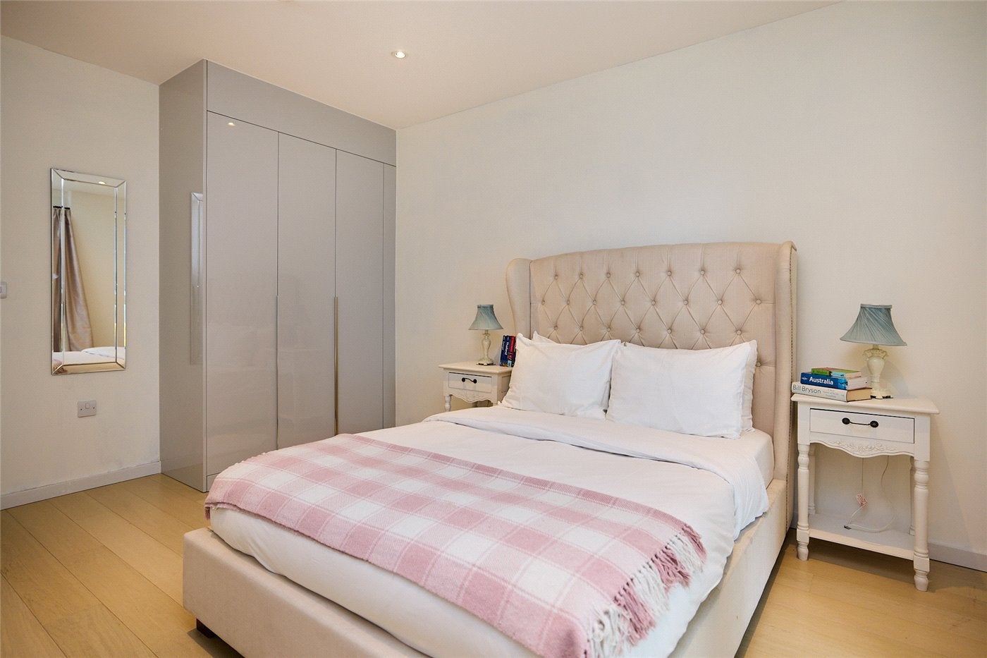 Flat Westfield Avenue in Greater London