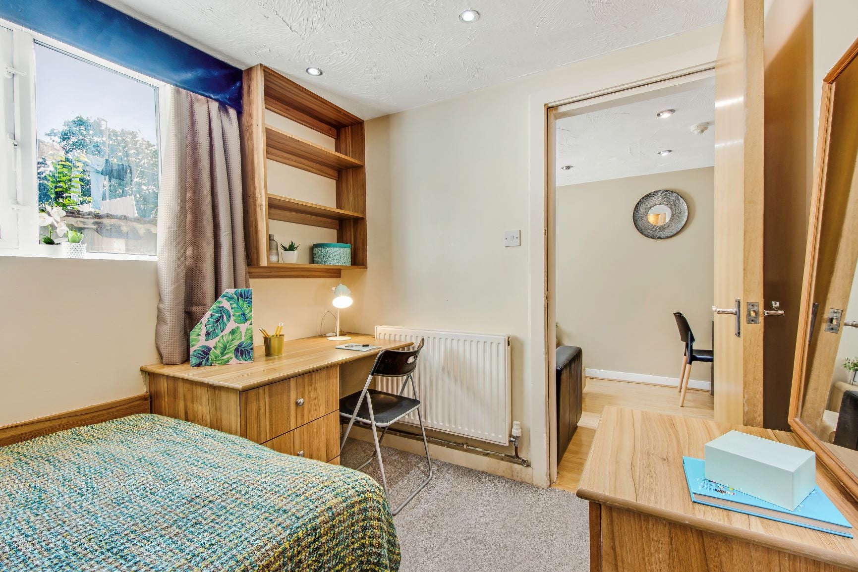 Flat Rosebank Road in Leeds