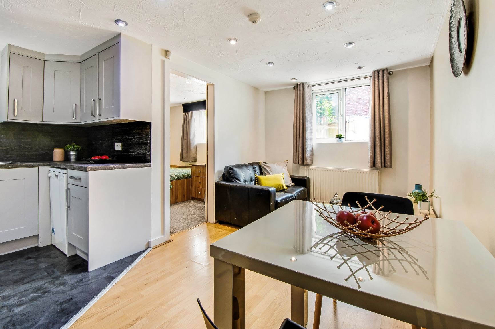 Flat Rosebank Road in Leeds