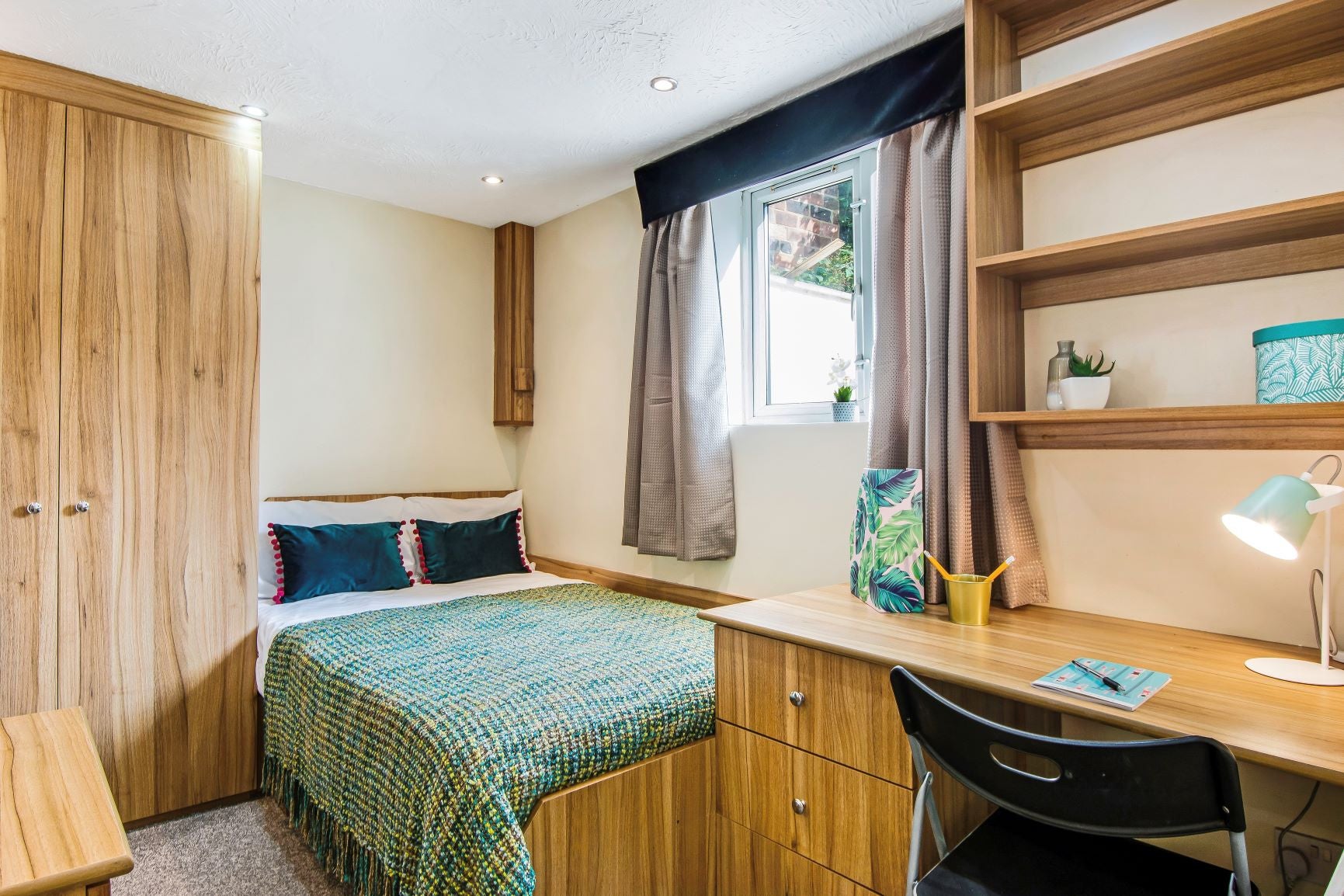 Flat Rosebank Road in Leeds