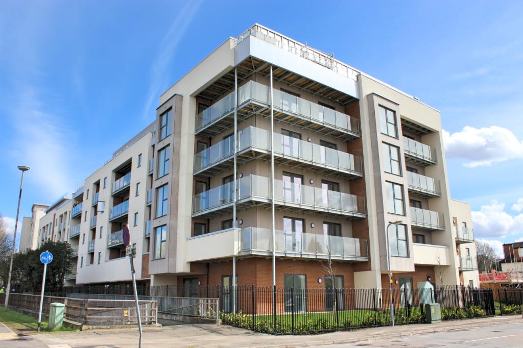 Flat Elstree Way in Hertsmere