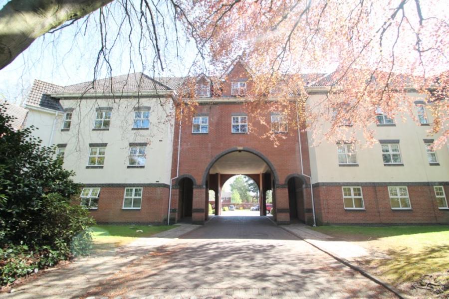 Flat Maple Road in Manchester