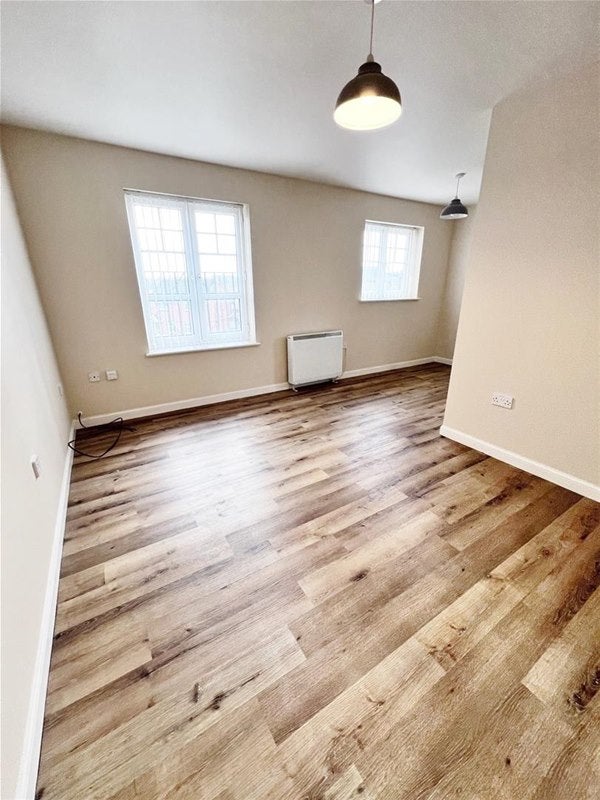 Flat Larkspur Close in Southport