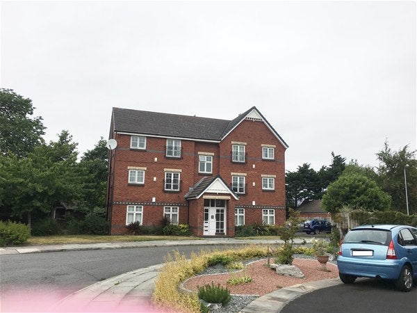 Flat Larkspur Close in Southport